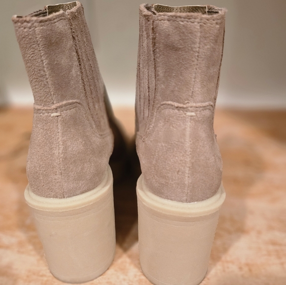 EUC Suede Lug Sole Dolce Vita Waterproof Heeled Boots Worn Once - Picture 3 of 8